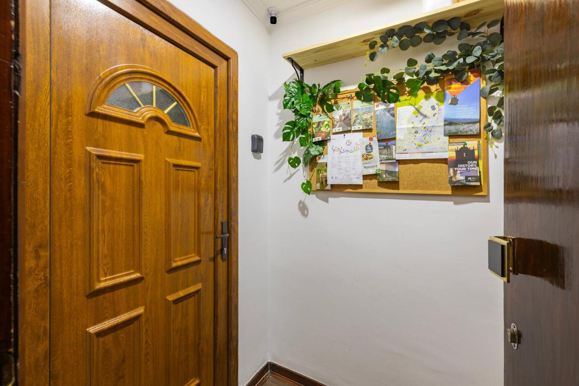 Remodeled Historical Apartment In The City Center Fundão Exterior foto
