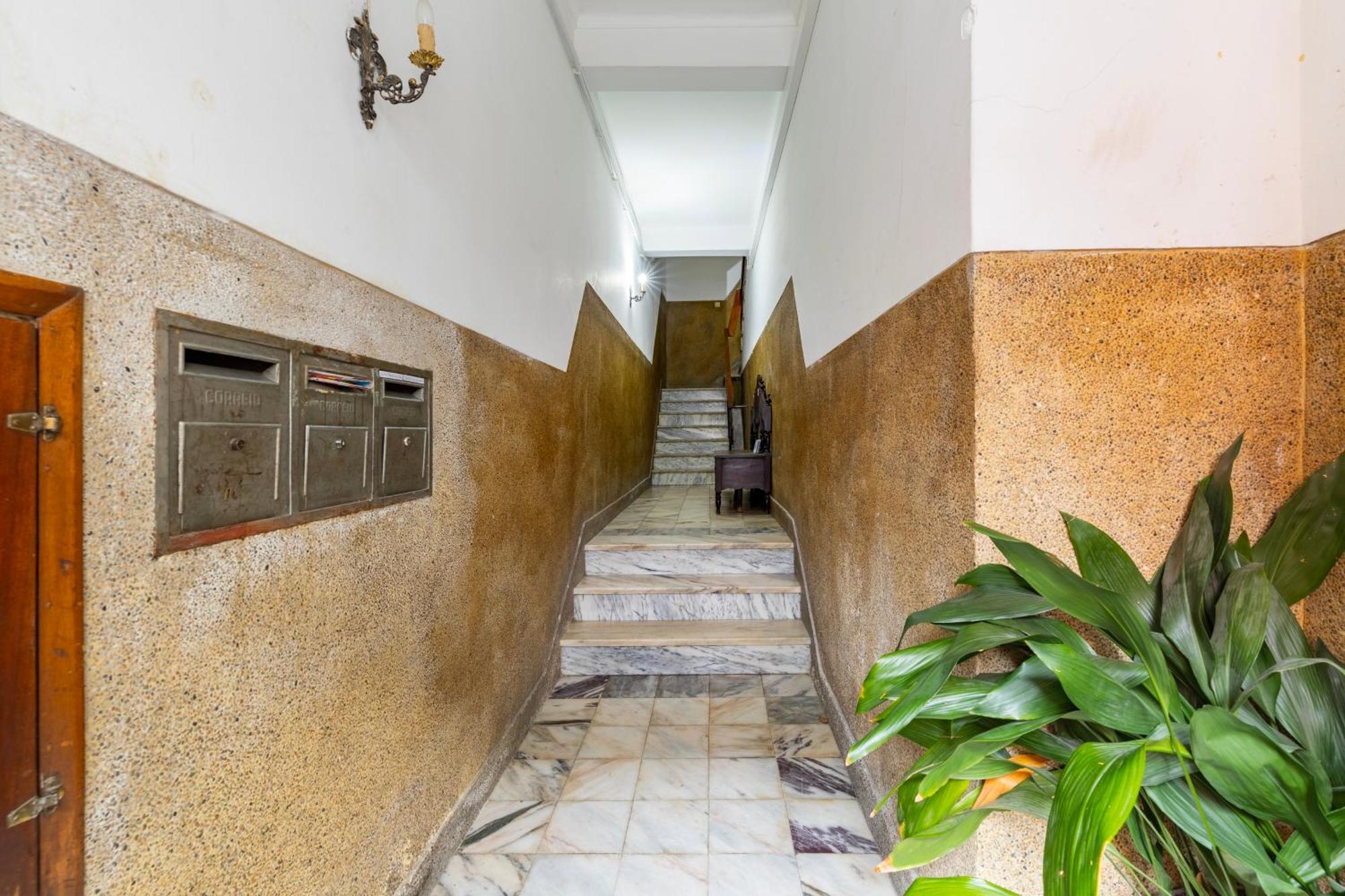 Remodeled Historical Apartment In The City Center Fundão Exterior foto
